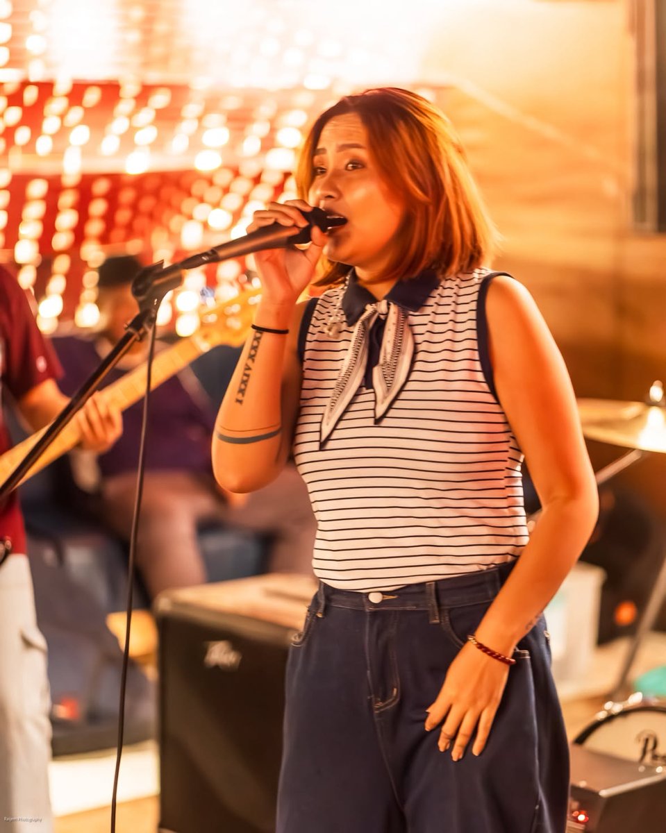 Vocals under festoon lights